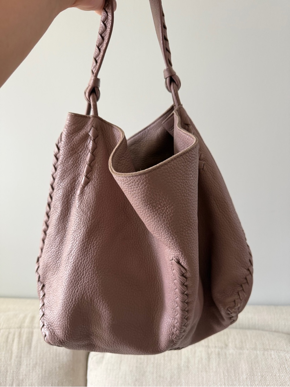 Bottega veneta Women's Leather Hobo Bag in Dusty Rose - Picture 2 of 9